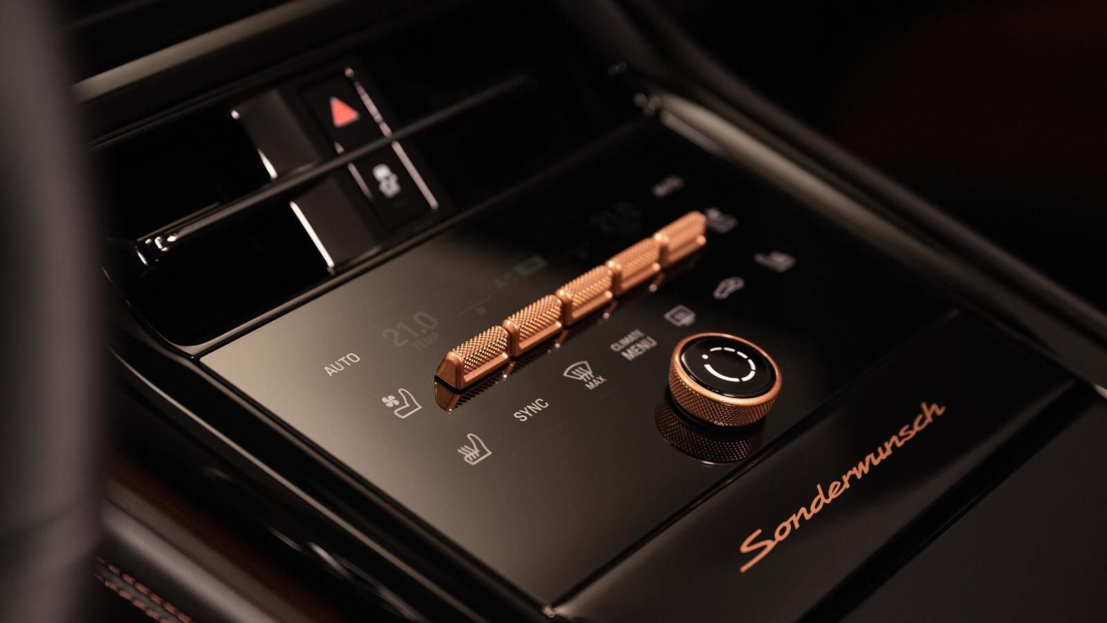 2 χρόνια μετά η Porsche έδειξε την καμπίνα της Panamera Sonderwunsch